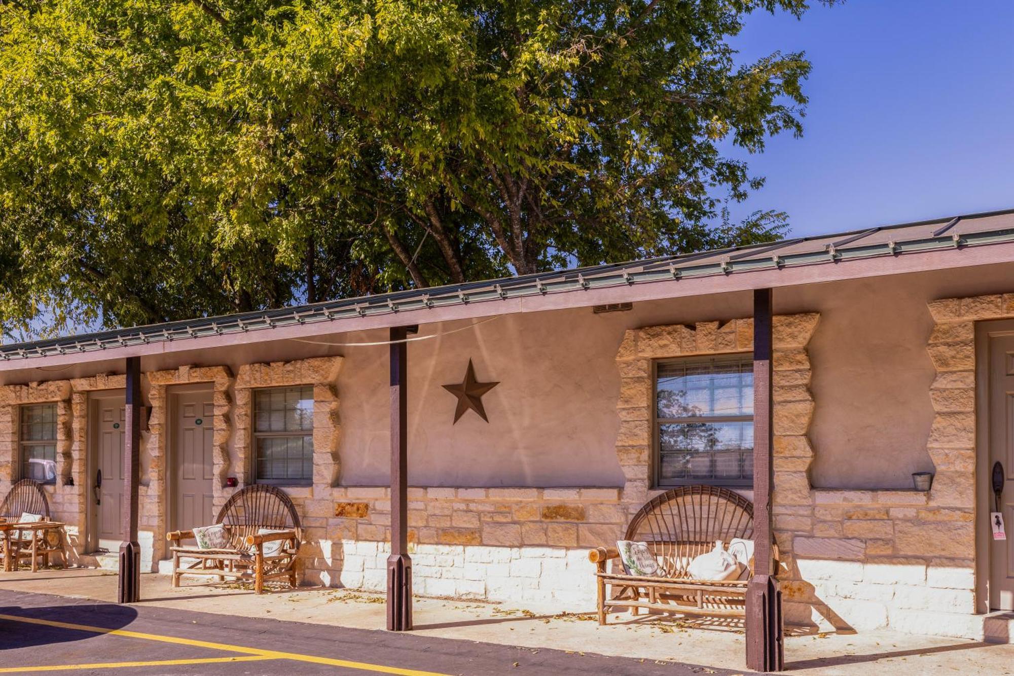 Country Inn Motel Фредериксберг Экстерьер фото